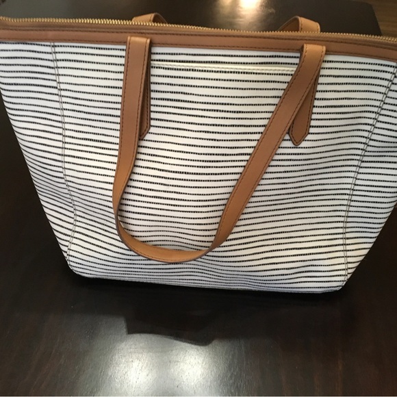 FOSSIL CREAM BLACK STRIPED TOTE - Picture 2 of 5